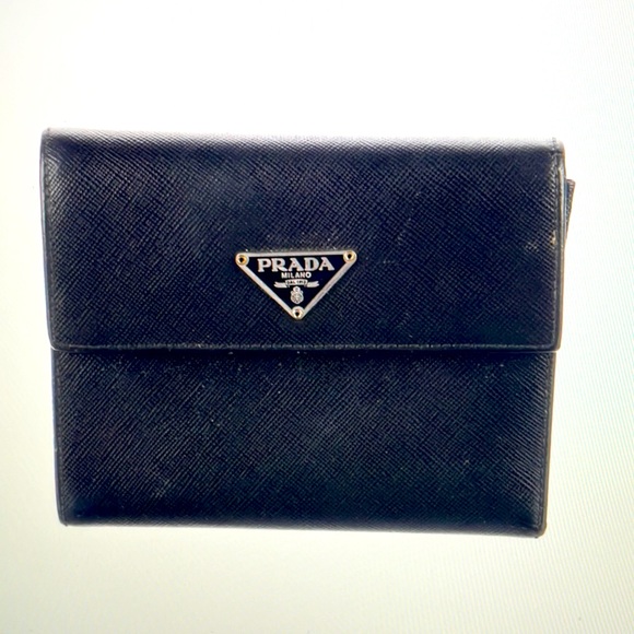 Prada leather wallet - Picture 1 of 10